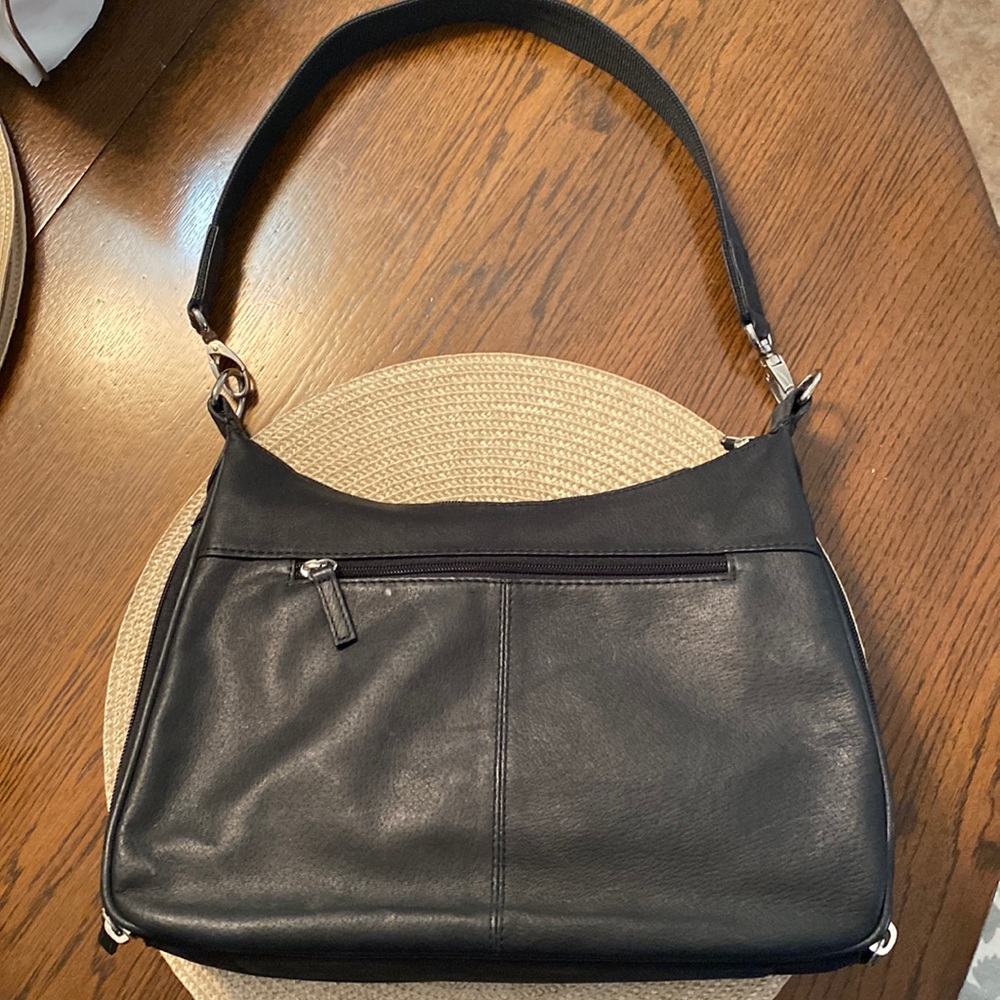 Gun tote'n Mama's black shoulder bag concealed carry purse